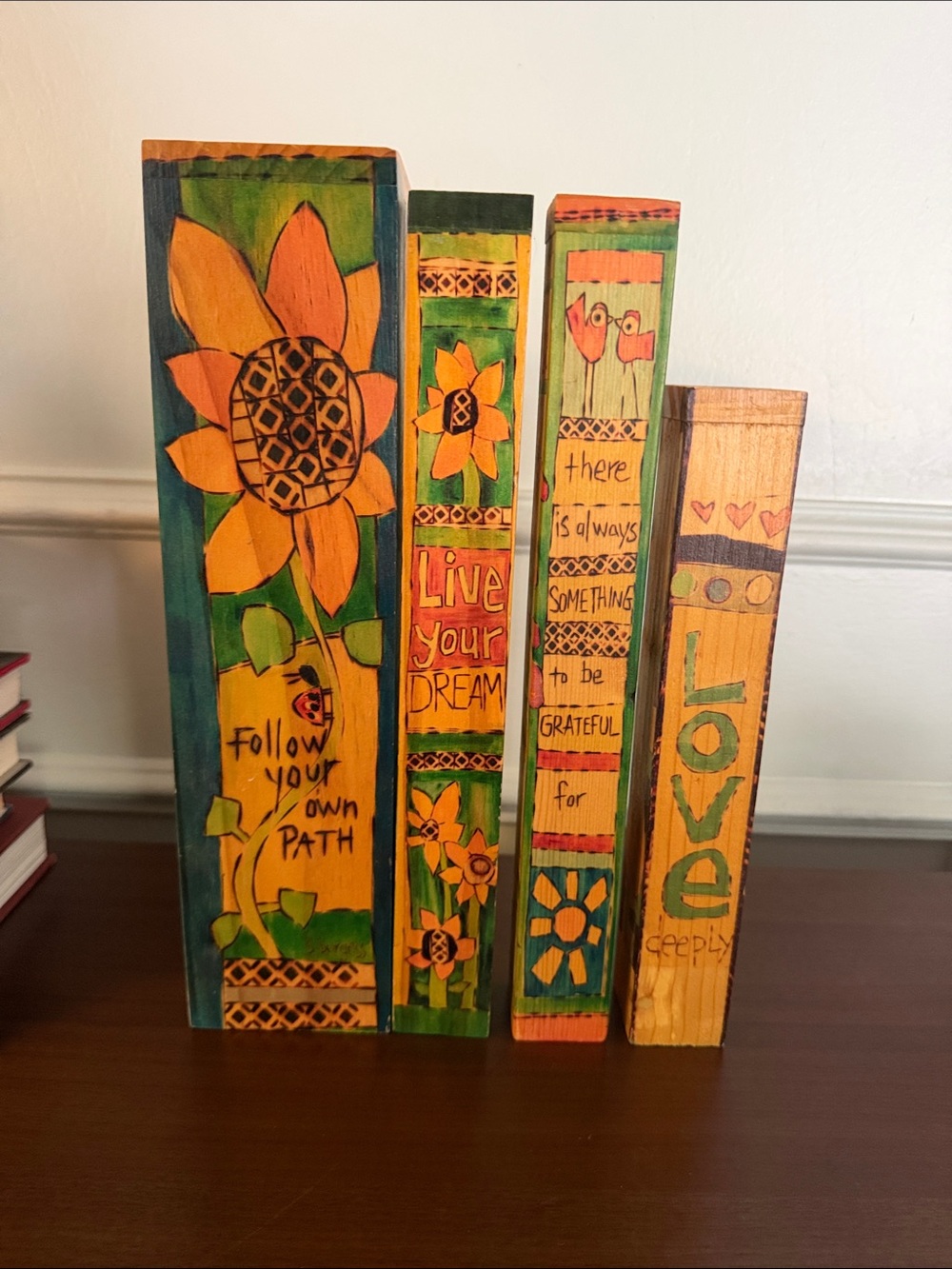 Colorful Sunflower & Love Wooden Pillars Set - Green and Yellow